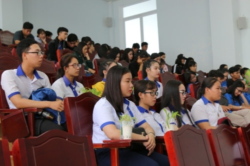 Hơn 2000 HS tham dự Tư vấn tuyển sinh Trường ĐH Kiên Giang - Ảnh minh hoạ 5
