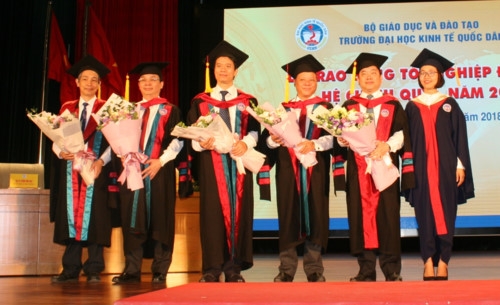 Trường ĐH Kinh tế Quốc dân trao bằng tốt nghiệp hệ đại học chính quy Khoá 56 - Ảnh minh hoạ 3