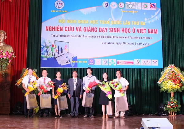 Bàn giải pháp nâng cao chất lượng nghiên cứu và giảng dạy Sinh học ở Việt Nam
