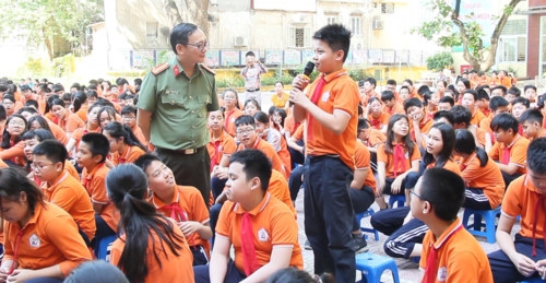 Trường THCS Nguyễn Trãi tổ chức chương trình học ngoại khóa “Phòng chống tội phạm” - Ảnh minh hoạ 2