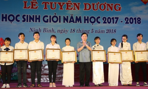 Ninh Bình tuyên dương Học sinh giỏi năm học 2017 - 2018 - Ảnh minh hoạ 2