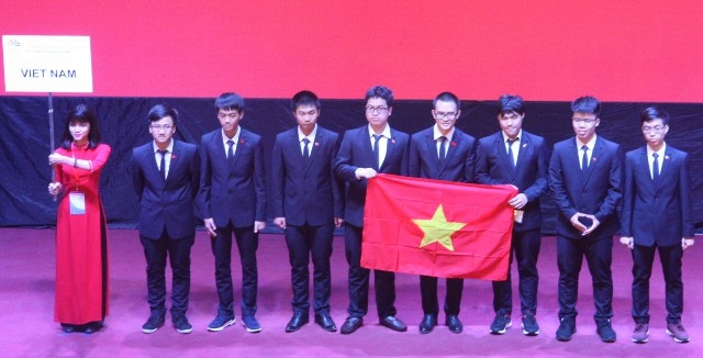 Việt Nam thắng lớn tại Olympic Vật lý, Bộ trưởng đề nghị lương đặc thù cho nhà giáo