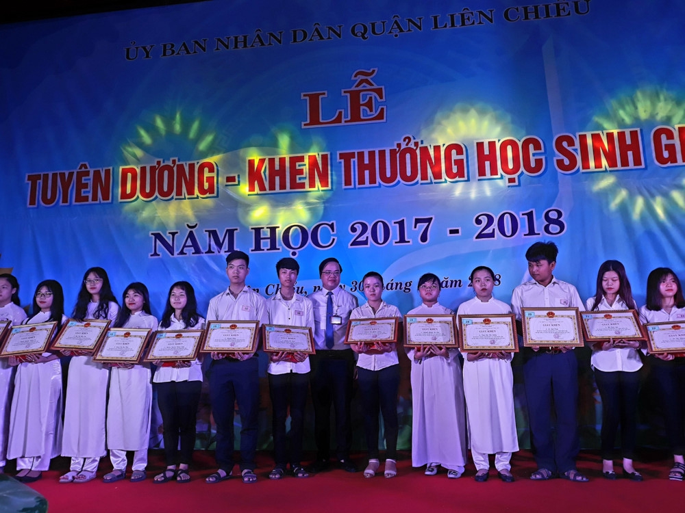 UBND quận Liên Chiểu (Đà Nẵng) tuyên dương, khen thưởng học sinh giỏi