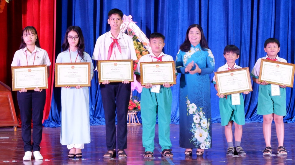 Đà Nẵng: Tuyên dương – khen thưởng học sinh giỏi năm học 2017 – 2018