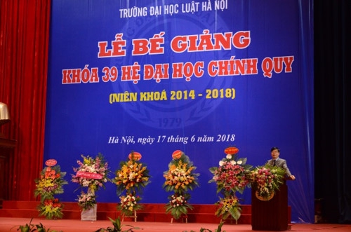 Lời nhắn nhủ của thầy Phó hiệu trưởng Trường ĐH Luật Hà Nội với sinh viên trước ngày ra trường - Ảnh minh hoạ 2