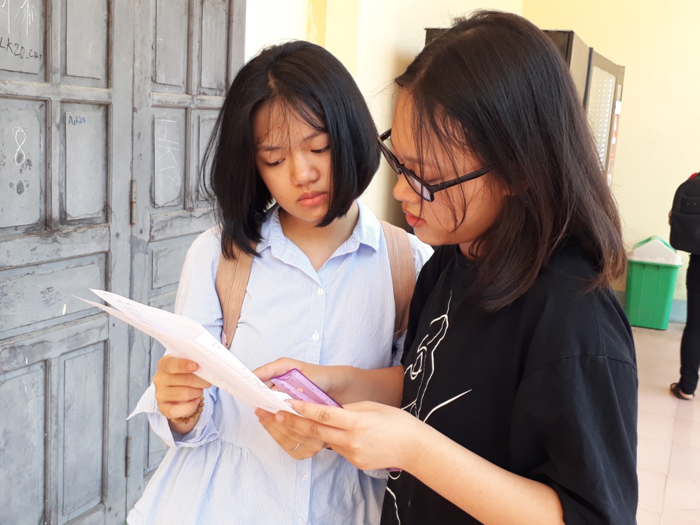 Gần 900 thí sinh căng thẳng đua tranh vào Trường THPT Chuyên Hà Tĩnh