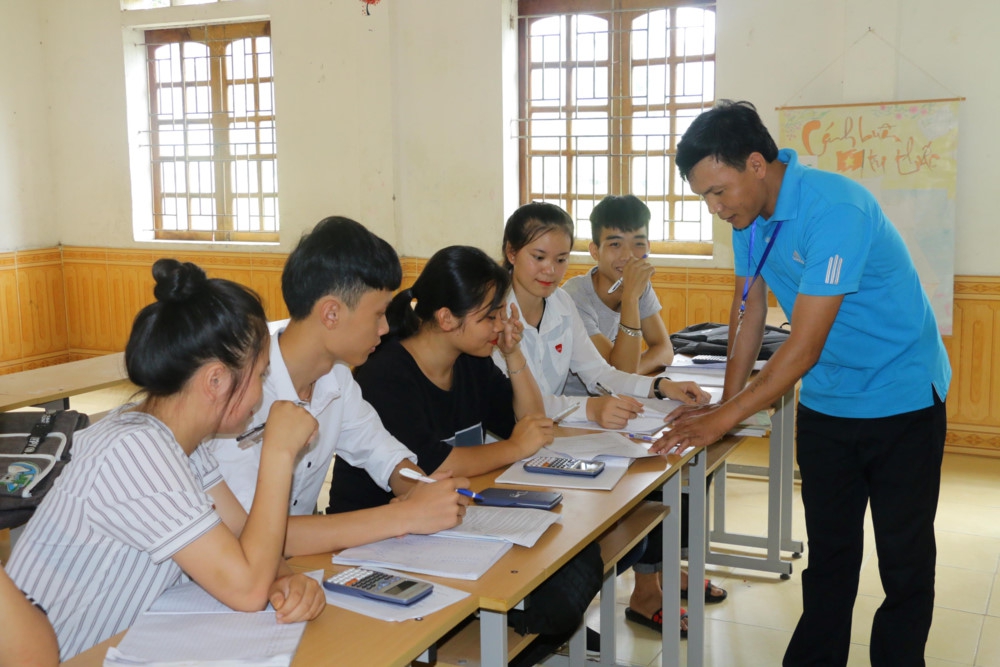 Bảo đảm an toàn tuyệt đối thí sinh qua đò tới trường thi