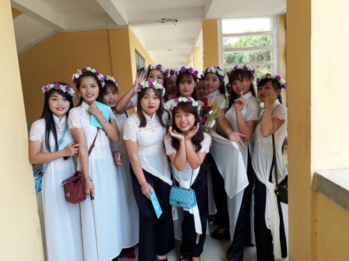 Sở GD&ĐT Lào Cai trực tiếp hướng dẫn, chỉ đạo tổ chức lễ tri ân, trưởng thành - Ảnh minh hoạ 2