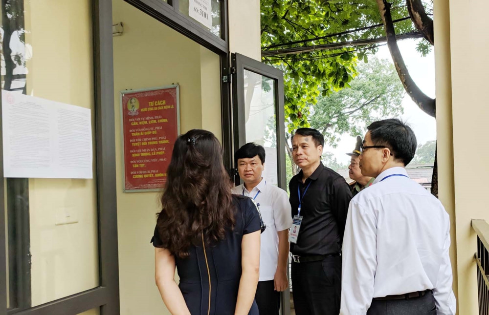 Thứ trưởng Phạm Mạnh Hùng kiểm tra công tác thi tại Thái Nguyên