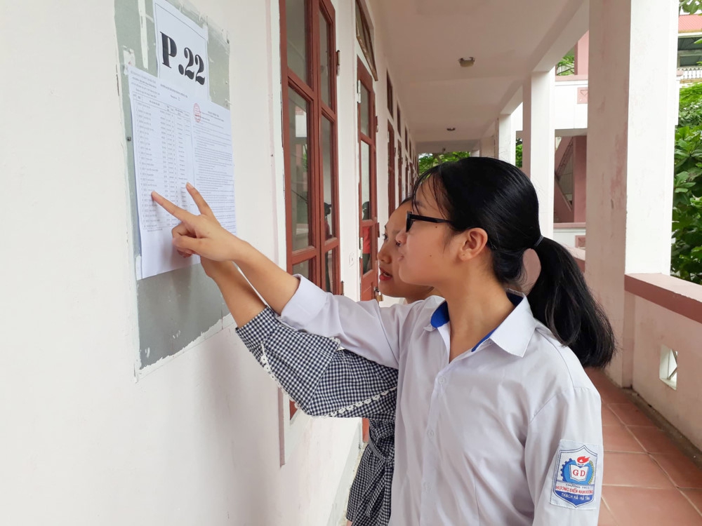 Hà Tĩnh: Thí sinh làm thủ tục dự thi tuyển sinh vào lớp 10 THPT