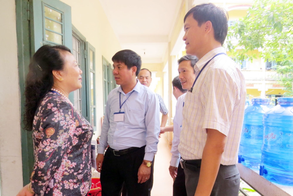 Thứ trưởng Nguyễn Thị Nghĩa kiểm tra công tác thi tại tỉnh Thừa Thiên - Huế