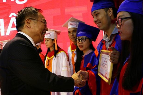 Đại học Quốc tế Hồng Bàng (HIU): 777 tân cử nhân nhận bằng bằng tốt nghiệp - Ảnh minh hoạ 2