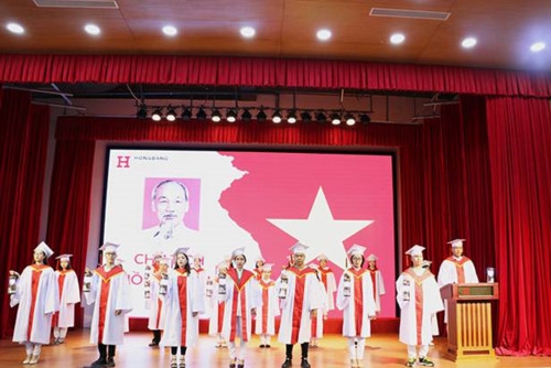 Đại học Quốc tế Hồng Bàng (HIU): 777 tân cử nhân nhận bằng bằng tốt nghiệp - Ảnh minh hoạ 3