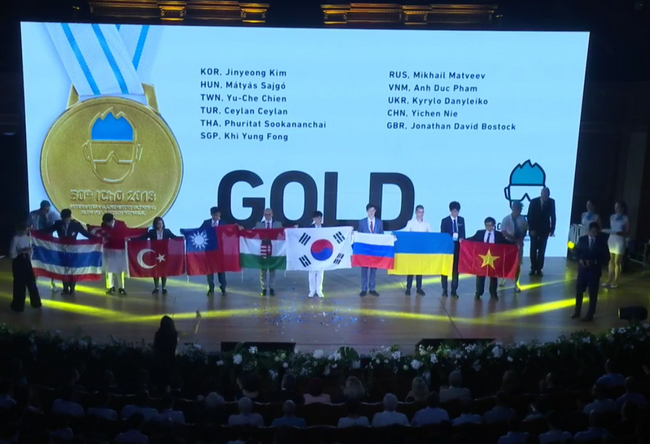 Việt Nam tiếp tục "gặt vàng" tại Olympic Hóa học quốc tế 2018