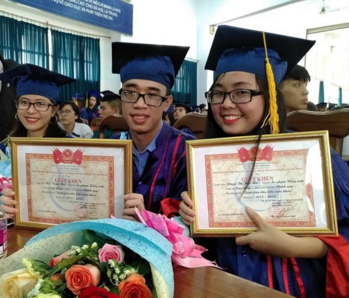 546 sinh viên Trường CĐ Sư phạm Trung ương TPHCM nhận bằng tốt nghiệp - Ảnh minh hoạ 2