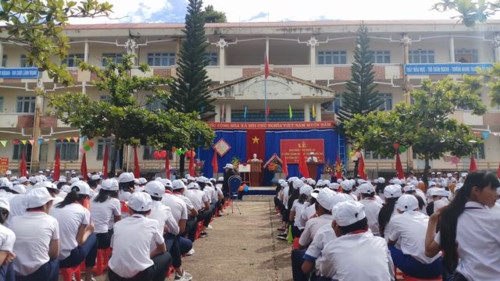 Trường chuẩn ở vùng biên Đắk Glei - Ảnh minh hoạ 2