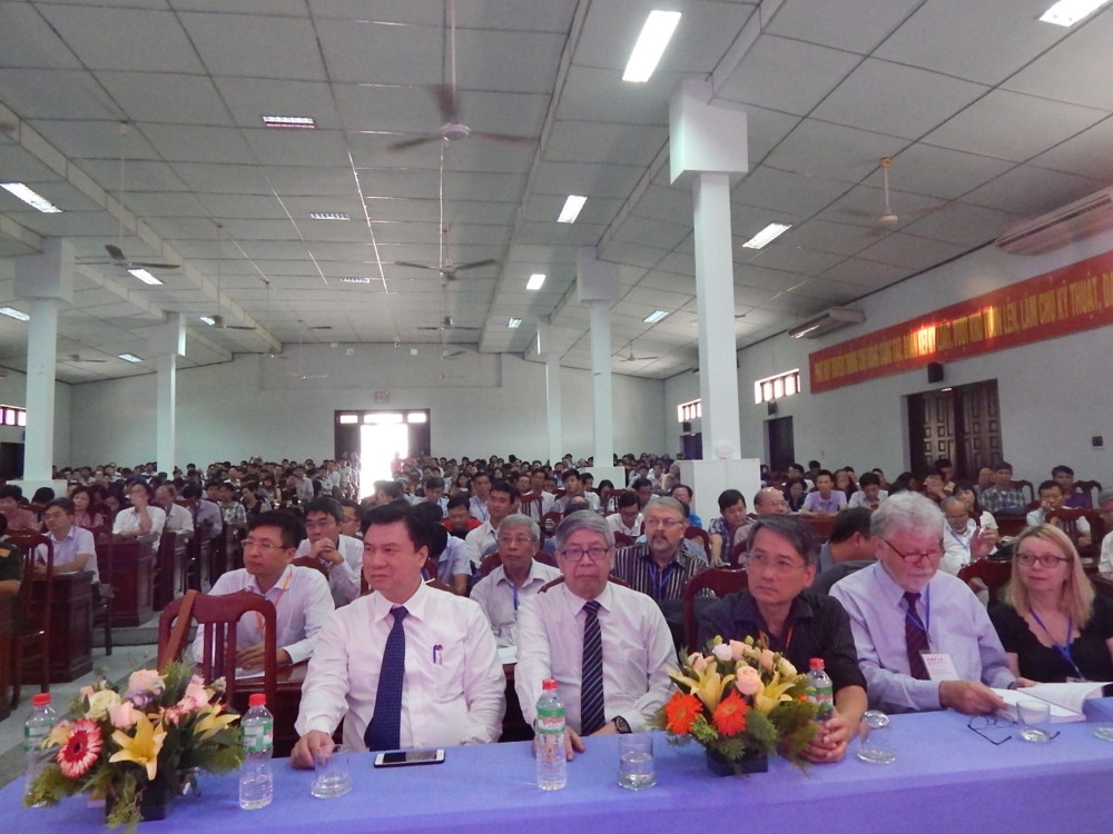 Giáo Sư Ngô Bảo Châu tham dự Đại hội Toán học Việt Nam lần thứ IX