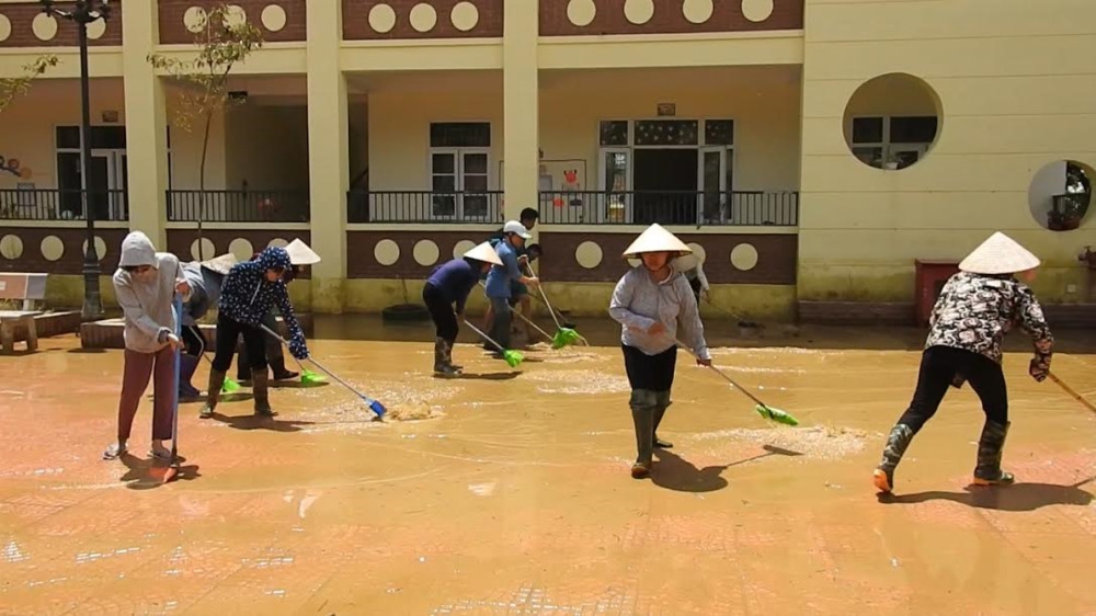 Trường học Hà Nội tổng vệ sinh môi trường trước năm học mới