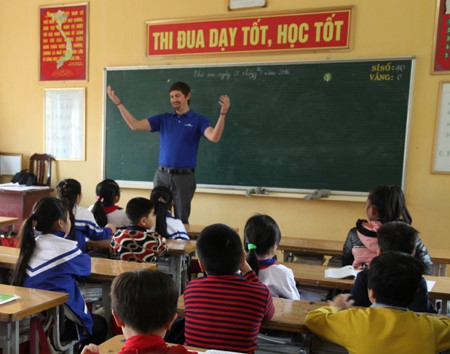 Quy định chặt chẽ việc tiếp nhận giáo viên nước ngoài dạy tiếng Anh