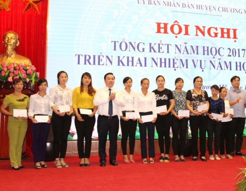 Nhiều tấm lòng đến với thầy trò vùng lũ Chương Mỹ trước năm học mới - Ảnh minh hoạ 2