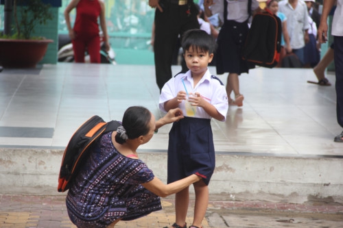 Học sinh TPHCM tựu trường năm học mới - Ảnh minh hoạ 8