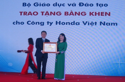 Phối hợp triển khai giáo dục ATGT cho học sinh, sinh viên giai đoạn 2018 - 2023 - Ảnh minh hoạ 2