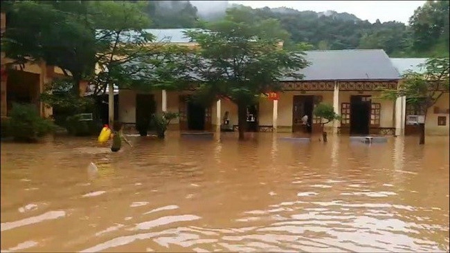 Nhiều trường học Sơn La ngập sâu có thể lùi ngày khai giảng