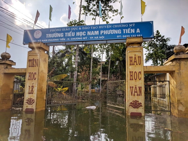 Hà Nội tập trung hỗ trợ các trường đang chịu ảnh hưởng ngập lụt