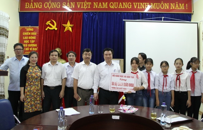 Thứ trưởng Nguyễn Hữu Độ khảo sát công tác chuẩn bị năm học mới tại Lai Châu