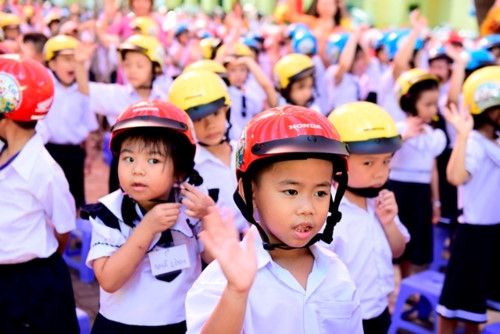 Niềm vui nhân đôi cho các em học sinh lớp Một trong ngày khai giảng - Ảnh minh hoạ 2