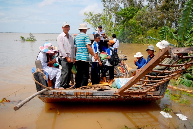 Lặn lội “gieo chữ” nơi rốn lũ