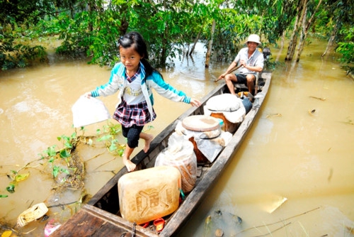 Lặn lội “gieo chữ” nơi rốn lũ - Ảnh minh hoạ 2