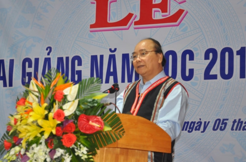 Thủ tướng Nguyễn Xuân Phúc: Sự nghiệp giáo dục, phát triển đất nước là sự nghiệp chung của 54 dân tộc anh em - Ảnh minh hoạ 2