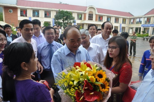 Thủ tướng Nguyễn Xuân Phúc dự lễ khai giảng cùng thầy trò huyện Tu Mơ Rông - Ảnh minh hoạ 2