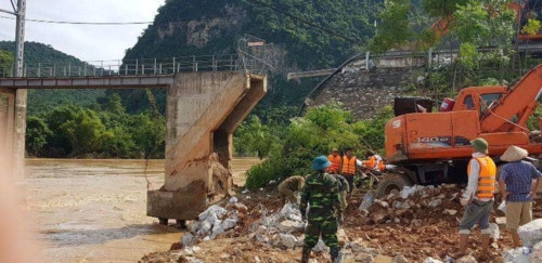 Nơi hối hả “chuyển trường”, nơi học sinh ở tạm ngay đầu năm học mới - Ảnh minh hoạ 6