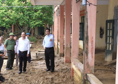 Ông Phạm Minh Chính chỉ đạo, huyện, xã nhanh chóng nghiên cứu, tìm địa điểm để xây dựng trường mới, ổn định việc học tập cho hơn 300 học sinh hiện đang phải học tạm ở các địa điểm trong xã trước Tết nguyên đán