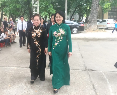 Phó Chủ tịch nước Đặng Thị Ngọc Thịnh dự khai giảng tại Trường ĐH Thương mại - Ảnh minh hoạ 2