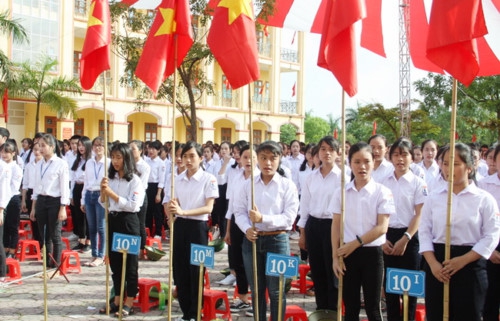 Phó Chủ tịch nước Đặng Thị Ngọc Thịnh đánh trống khai giảng tại tỉnh Hải Dương - Ảnh minh hoạ 4