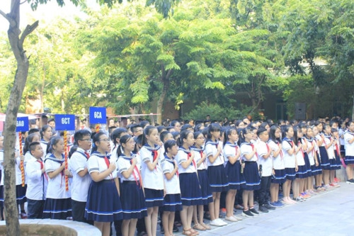 Ngày khai giảng, hàng nghìn học sinh trường Lương Thế Vinh tưởng nhớ PGS Văn Như Cương - Ảnh minh hoạ 2
