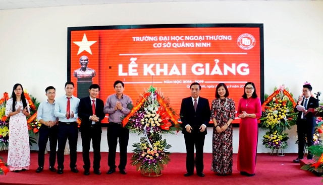 Trường Đại học Ngoại thương khai giảng và trao bằng tốt nghiệp cho sinh viên cơ sở Quảng Ninh