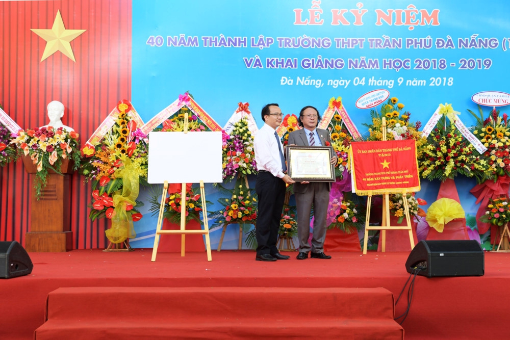 Trường THPT Trần Phú (Đà Nẵng) kỷ niệm 40 năm thành lập