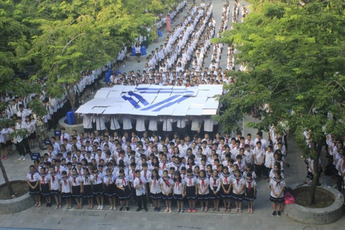Ngày khai giảng, hàng nghìn học sinh trường Lương Thế Vinh tưởng nhớ PGS Văn Như Cương - Ảnh minh hoạ 5
