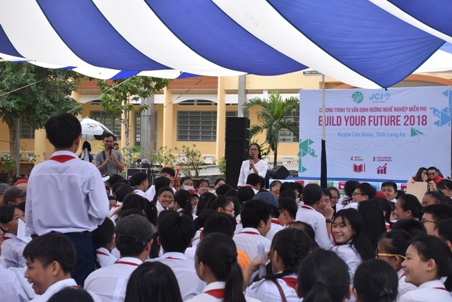 Hơn 500 học sinh THCS huyện Cần Giuộc được tư vấn hướng nghiệp