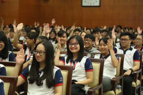 Trường Đại học Kinh tế - Tài chính TPHCM khai giảng năm học mới - Ảnh minh hoạ 4