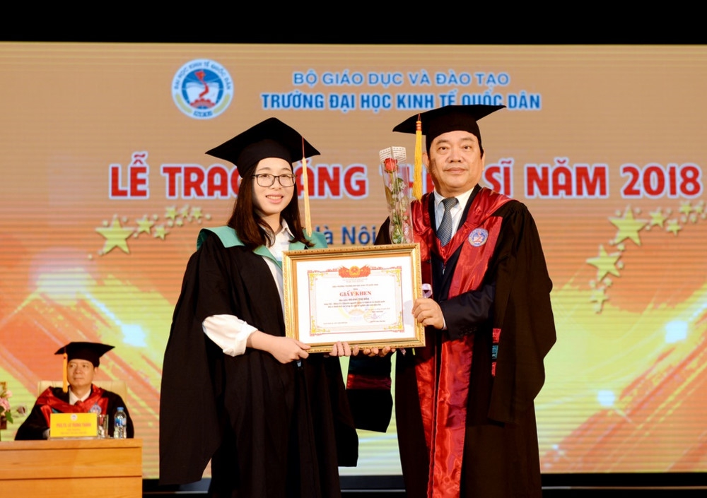 437 tân thạc sĩ Trường ĐH Kinh tế Quốc dân nhận bằng tốt nghiệp