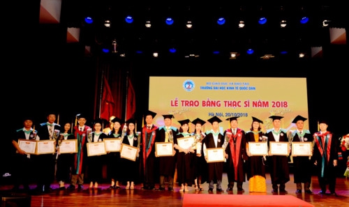 437 tân thạc sĩ Trường ĐH Kinh tế Quốc dân nhận bằng tốt nghiệp - Ảnh minh hoạ 2