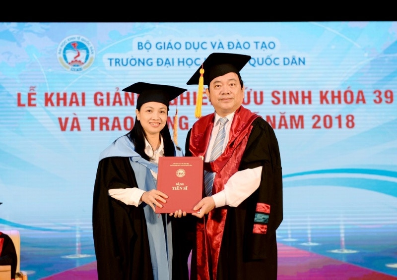 Trường Đại học Kinh tế Quốc dân trao bằng cho 87 tân Tiến sĩ năm 2018