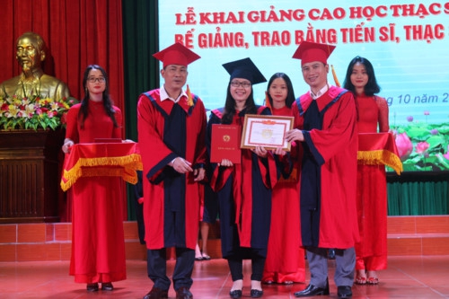 Trường ĐH Vinh trao bằng thạc sĩ và tiến sĩ năm 2018 - Ảnh minh hoạ 3