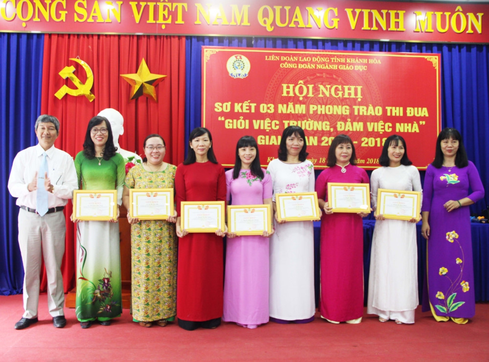 Khánh Hòa tôn vinh nữ nhà giáo “Giỏi việc trường đảm việc nhà”