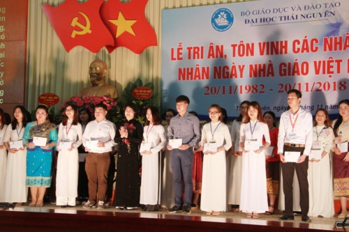 Trao tặng Huân chương Lao động cho cán bộ Đại học Thái Nguyên - Ảnh minh hoạ 3